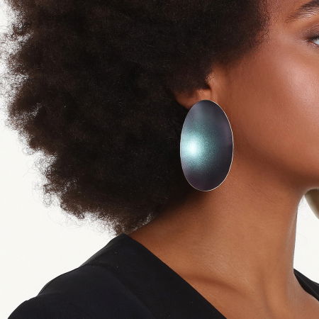 Cercei Marise cu element in forma ovala cu irizatii mov, din alama placata cu aur de 24k [1]