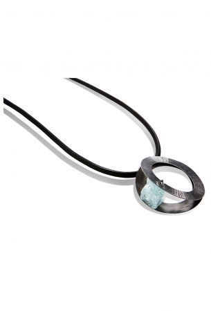 KATERINA VASSOU - Colier lung Oyster cu cerc dublu si piatra naturala de fluorina, din alama placata cu gun metal