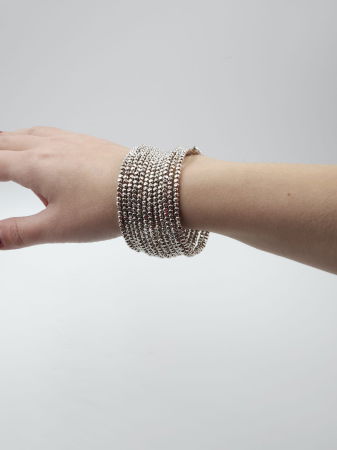 Bratara semirigida si elastica cu elemente mici argintii - design minimalist de efect [3]