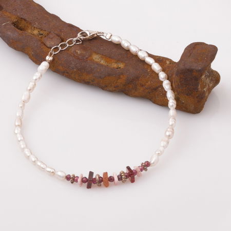 Brățari Argint - Bratara subtire din perle de cultura, cu placute de granat si rodonit