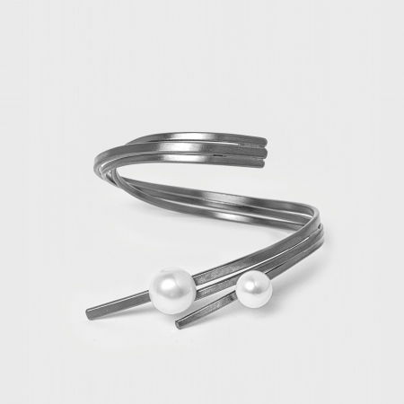 KATERINA VASSOU - Bratara tripla rigida Buttress cu perla, din alama placata cu gun metal