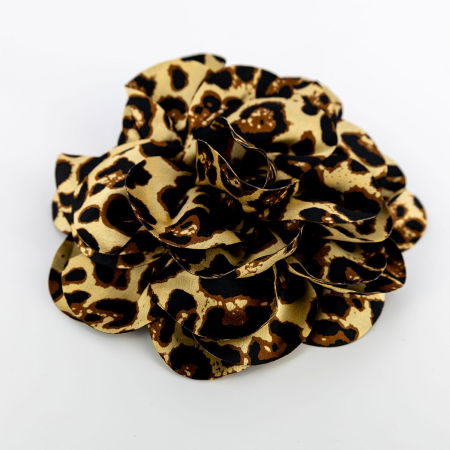 Broșe - Brosa animal print pe fond galbui, floare cu diametru de 15 cm, cu clips pentru par