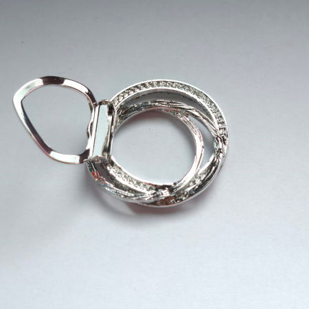 Brosa clips pentru esarfa cu trei cercuri, argintie cu pietricele foarte fine [5]