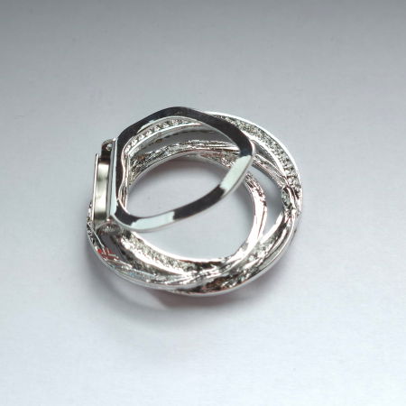 Brosa clips pentru esarfa cu trei cercuri, argintie cu pietricele foarte fine [4]