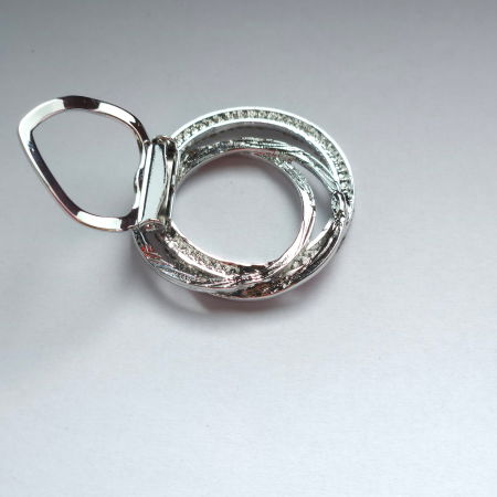 Brosa clips pentru esarfa cu trei cercuri, argintie cu pietricele foarte fine [6]