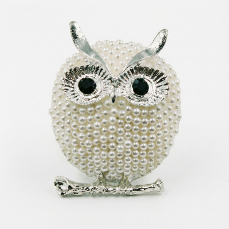 Broșe - Brosa eleganta bufnita din metal cu perlute artificiale