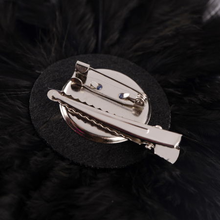 Brosa puf pene neagra cu diametru de 15 cm, cu clips pentru par [1]