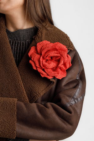 Brosa floare rosu-caramiziu din stofa cu diametru de 15 cm, cu clips pentru par [1]