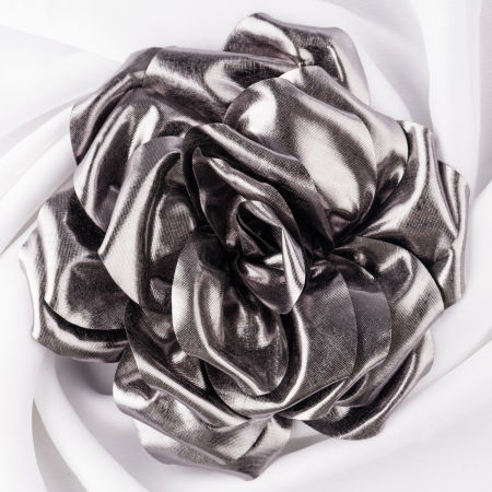 Broșe - Brosa floare cu diametru de 15 cm, cu clips pentru par, argintiu metalizat