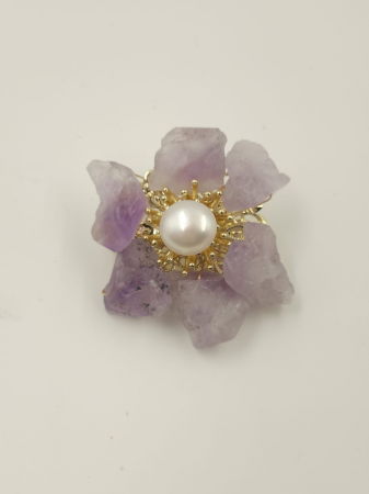 Brosa floare cu petale din pietre naturale de ametrin si perla, executata manual [1]