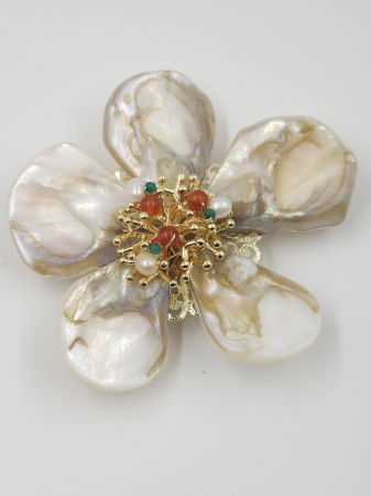 Brosa floare cu petale din scoica naturala si pietre naturale de carneol, executata manual [2]