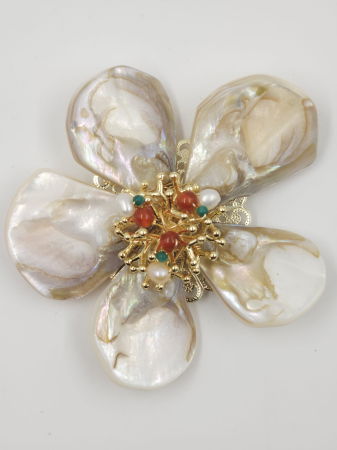 Brosa floare cu petale din scoica naturala si pietre naturale de carneol, executata manual [3]