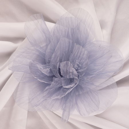 Broșe - Brosa floare din organza creponata cu diametru de 20 cm, cu clips pentru par, gri deschis