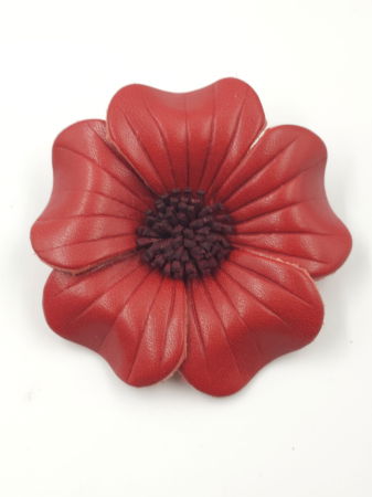 BIJUTERII - Brosa floare rosie cu petale rotunjite din piele naturala, executata manual