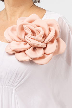 Broșe - Brosa floare roz deschis satinata cu diametru de 25 cm, cu clips pentru par