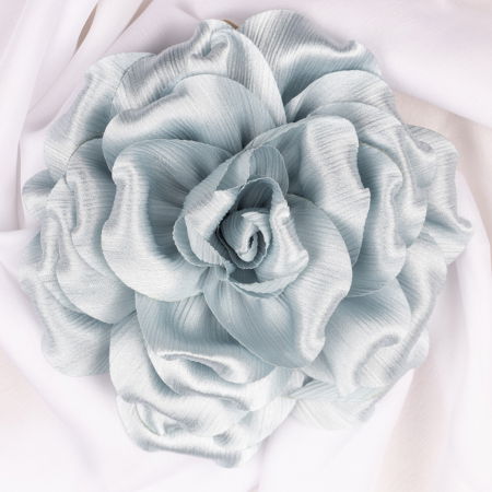 Broșe - Brosa floare verde menta satinata si usor creponata cu diametru de 15 cm, cu clips pentru par