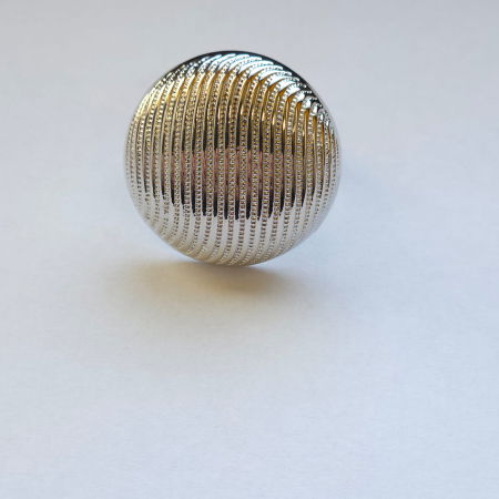 Bijuterii Noutați - Brosa inel pentru esarfa cu forma rotunda cu striatii, argintie