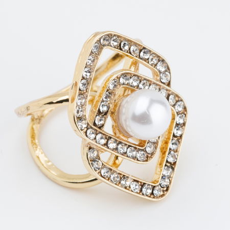 NOUTATI - Brosa inel pentru esarfa cu forma geometrica aurie cu pietricele albe si perla