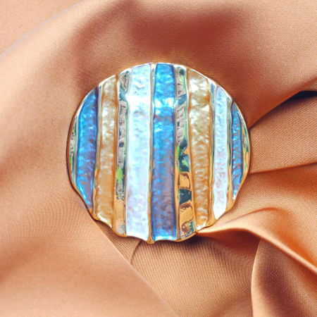 Brosa magnetica aurie, model geometric rotund cu elemente emailate camel, albastru si alb [1]
