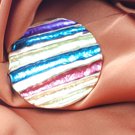 Brosa magnetica aurie, model geometric rotund cu elemente emailate multicolore [9]