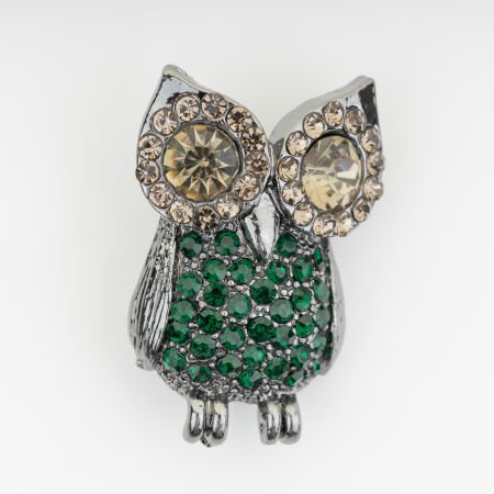 Broșe - Brosa metalica argintie bufnita cu pietricele verzi si ochii mari