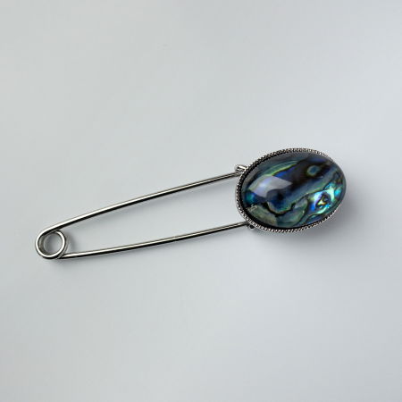 Broșe - Brosa metalica argintie cu paua shell, tip ac