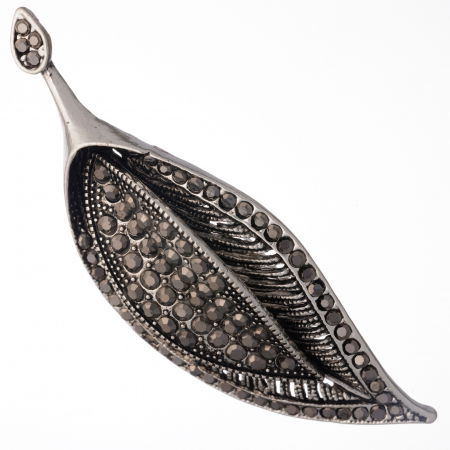 BIJUTERII - Brosa metalica argintie cu pietricele fatetate , frunza dubla