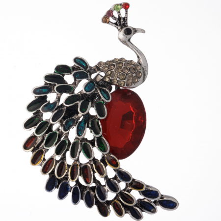 Broșe - Brosa metalica argintie cu pietricele mici, paun cu coada mare si pietre rosii, simbol al intelepciunii