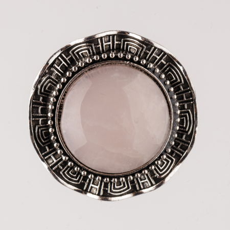 Broșe - Brosa metalica argintie, rotund cu piatra naturala de cuart roz