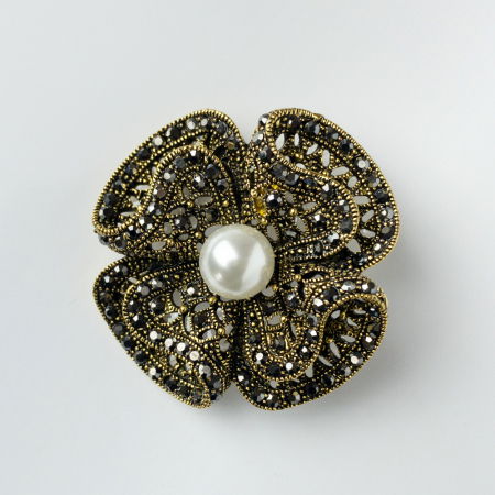 Broșe - Brosa metalica auriu antichizat floare cu pietricele gen marcasite si perla sintetica alba