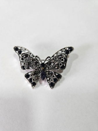 Brosa metalica argintie fluture cu pietricele bleumarin si doua randuri de aripi [1]