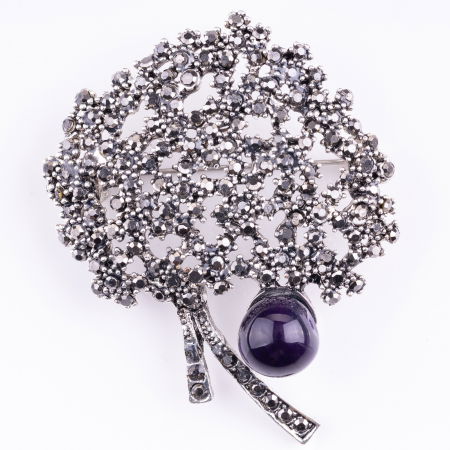 BIJUTERII - Brosa metalica argintie Pomul Vietii cu pietricele mici argintii si ametist