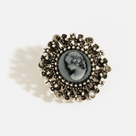 Broșe - Brosa metalica argintiu antichizat - camee miniaturala cu pietricele mici argintii