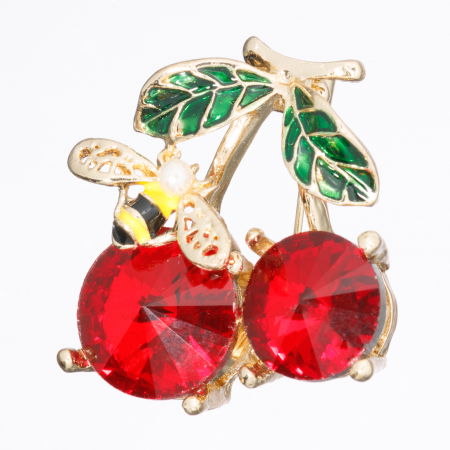 Broșe - Brosa metalica aurie, cirese rosii cu albinuta si frunze verzi