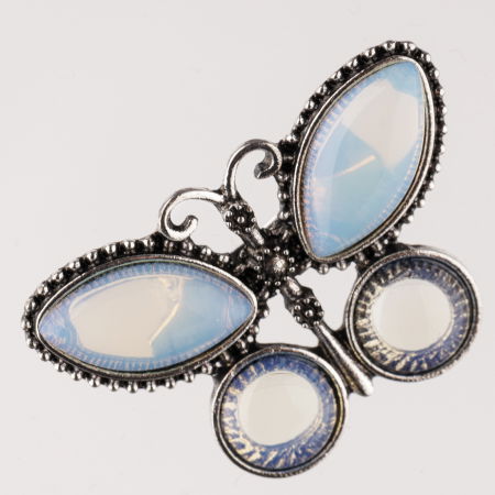 Broșe - Brosa metalica argintie fluture cu aripi din piatra lunii naturala