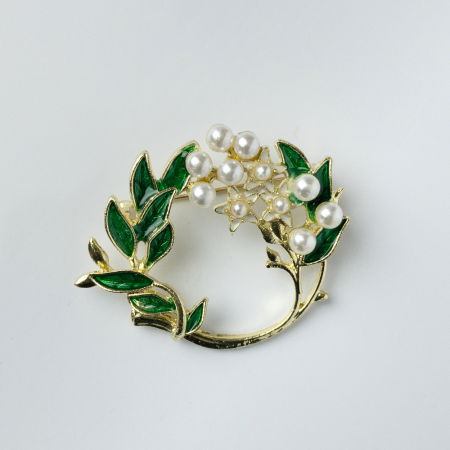 Promoții Accesorii & Bijuterii - Brosa metalica aurie crenguta cu perlute sintetice albe si frunze verzi