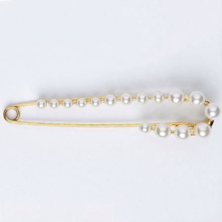 Bijuterii Noutați - Brosa metalica aurie tip ac cu perle sintetice albe