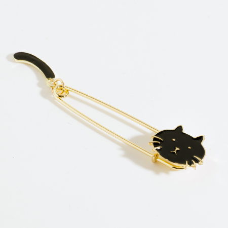 Brosa metalica aurie tip ac cu pisicuta ce are coada mobila [1]