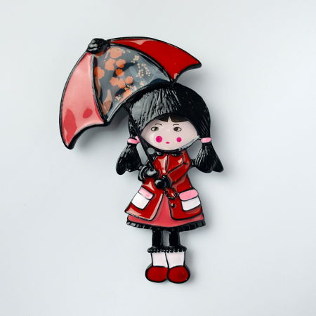 PROMOȚII - Brosa metalica, fetita cu umbrela in nuante de rosu