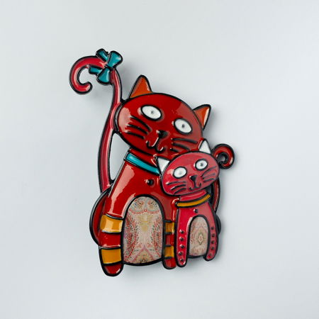 Broșe - Brosa metalica neagra cu pisicuta si puiul ei, in nuante de rosu