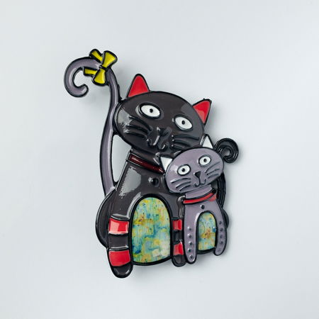 Broșe - Brosa metalica neagra cu pisicuta si puiul ei, in nuante de gri