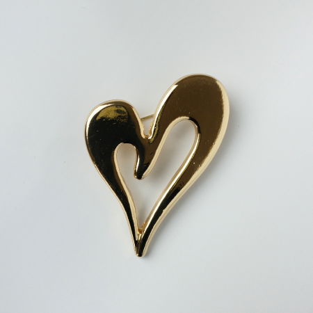 Broșe - Brosa metalica stilizata inima aurie