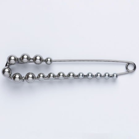 BIJUTERII - Brosa metalica argintie tip ac cu perle sintetice gri metalic