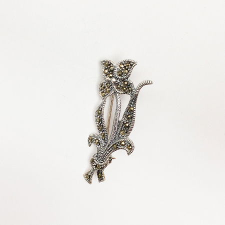 BIJUTERII - Brosa narcisa stilizata din argint 925 cu pietre foarte fine de marcasite