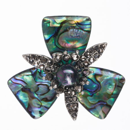 Broșe - Brosa pandant metalica argintie cu scoica naturala paua shell, floare dubla cu petale si pietricele argintii