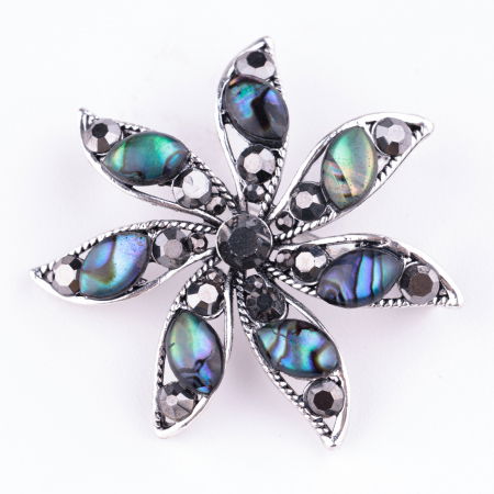 Broșe - Brosa pandant metalica argintie cu scoica naturala paua shell, floare cu 7 petale si pietricele argintii