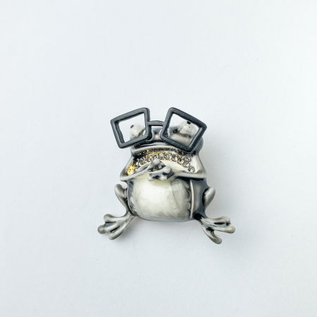 Broșe - Brosa pandant metalica broscuta gri cu ochelari negri si pietricele