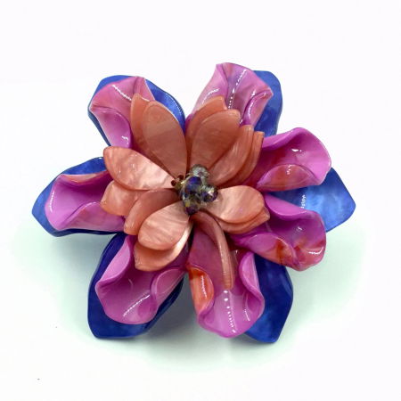 Bijuterii Fashion - Brosa statement florala din rasina, cu petale mov-albastre