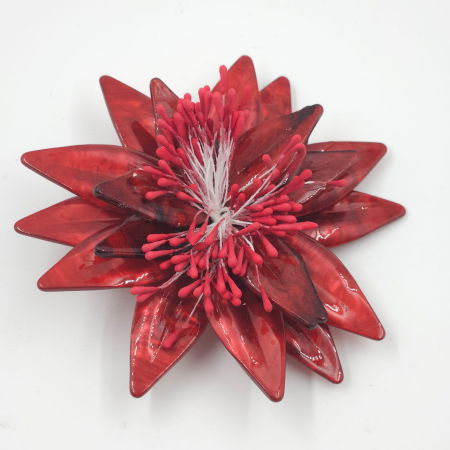 Brosa statement florala din rasina rosie si stamine rosii [5]