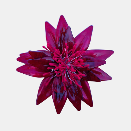 Broșe - Brosa statement florala din rasina rosie si stamine rosii